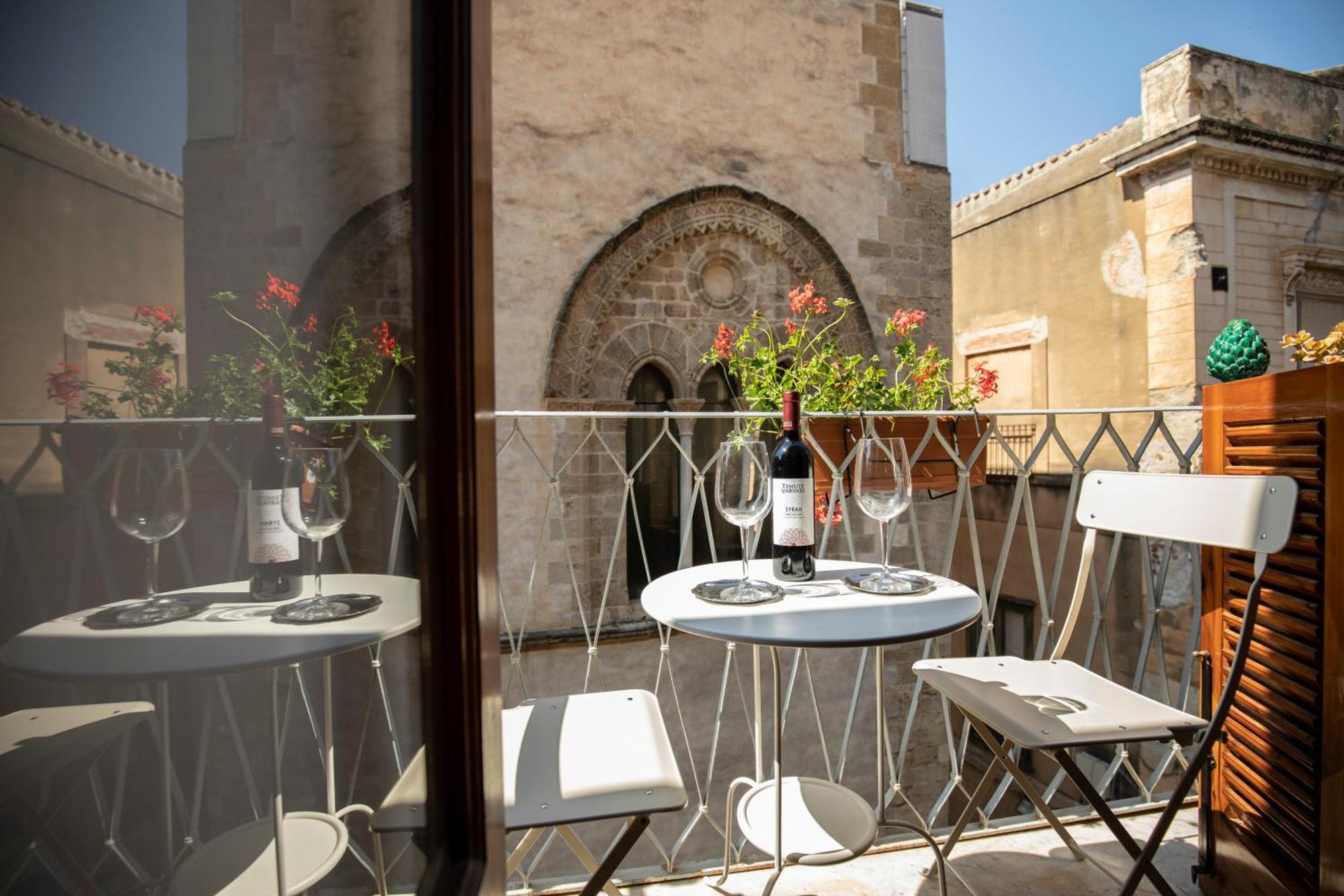 Familyholidays La Finestra Di Fronte Cefalù Eksteriør bilde